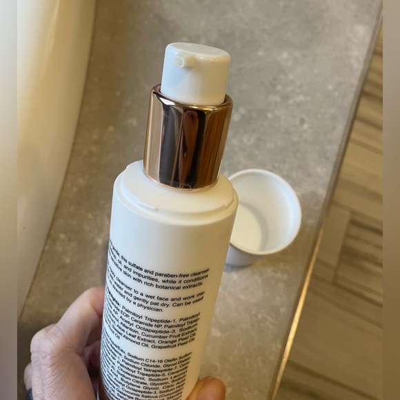 DRMTLGY Essential Cleanser - Picture 2 of 3